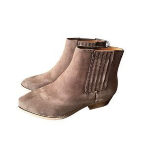Western Boots Universal Thread Dark Taupe (Dark Brown) Size 8 wide